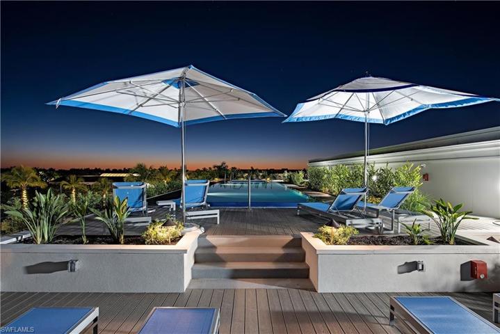 Roof Top Pool/spa and deck