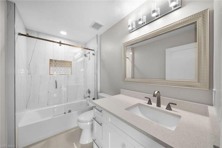 2nd Bath upstairs
