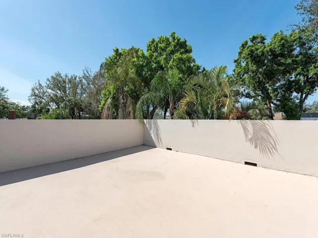 4504  Court  WAY, Naples, FL 34109