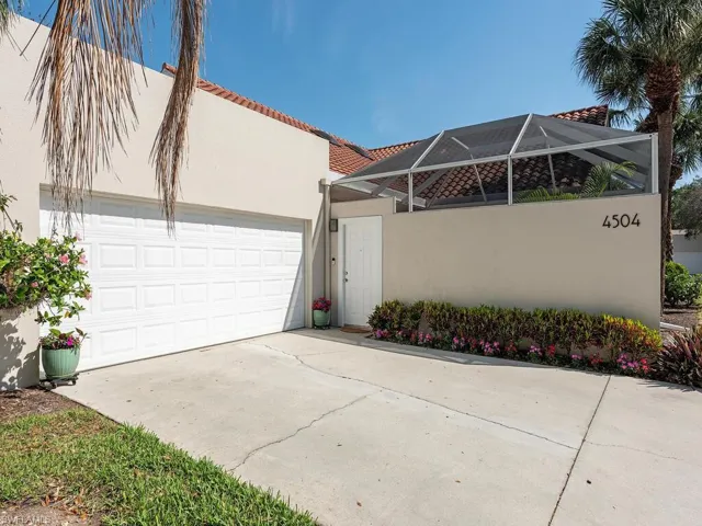 4504  Court  WAY, Naples, FL 34109