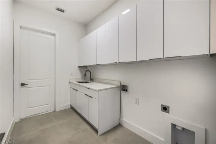2806 Golden Gate Blvd W, Naples, Florida 34120
