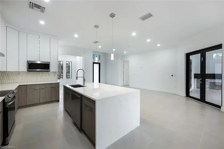 2806 Golden Gate Blvd W, Naples, Florida 34120