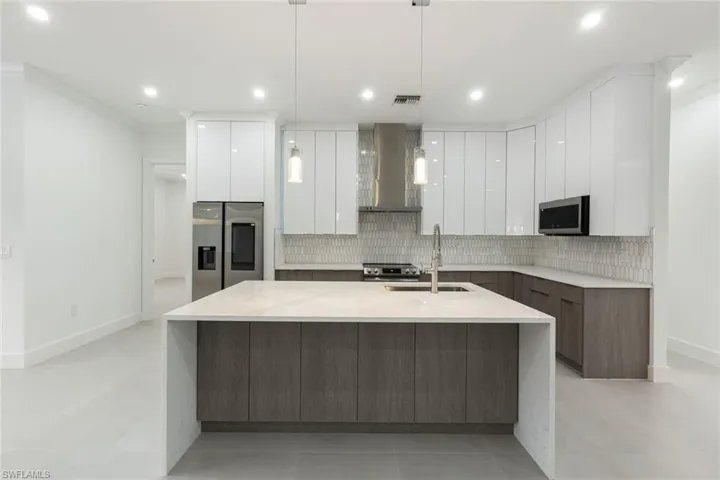 2806 Golden Gate Blvd W, Naples, Florida 34120
