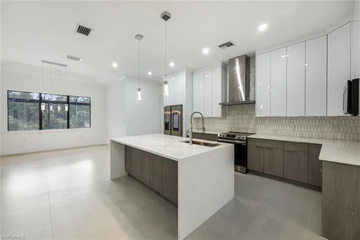 2806 Golden Gate Blvd W, Naples, Florida 34120