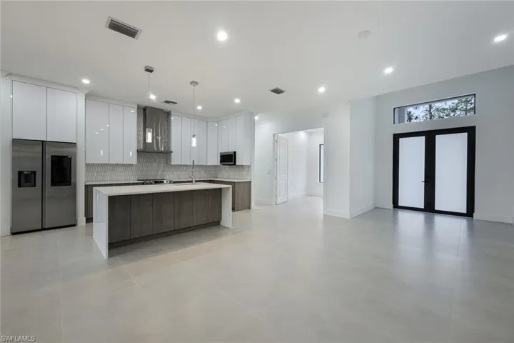 2806 Golden Gate Blvd W, Naples, Florida 34120