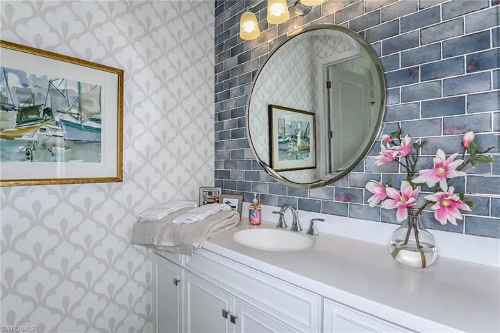 2647  Seychelles  CIR, Naples, FL 34112