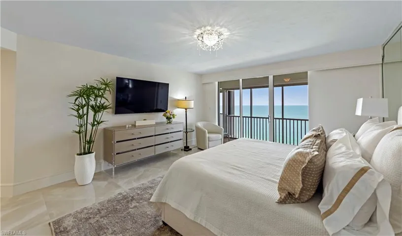 8111  Bay Colony  DR, Naples, FL 34108