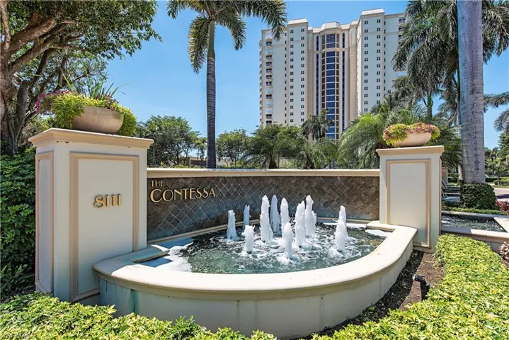 8111  Bay Colony  DR, Naples, FL 34108