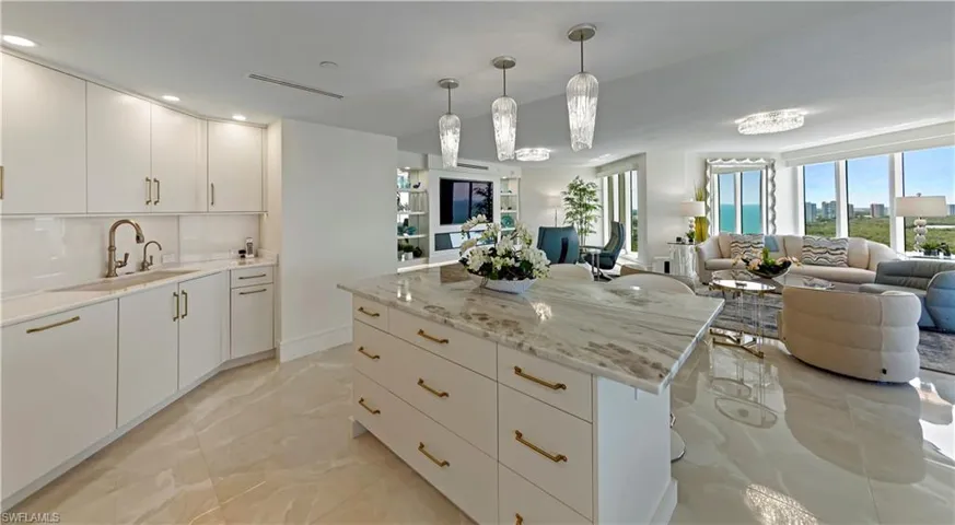 8111  Bay Colony  DR, Naples, FL 34108