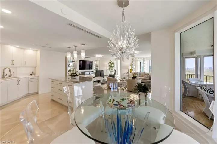 8111  Bay Colony  DR, Naples, FL 34108