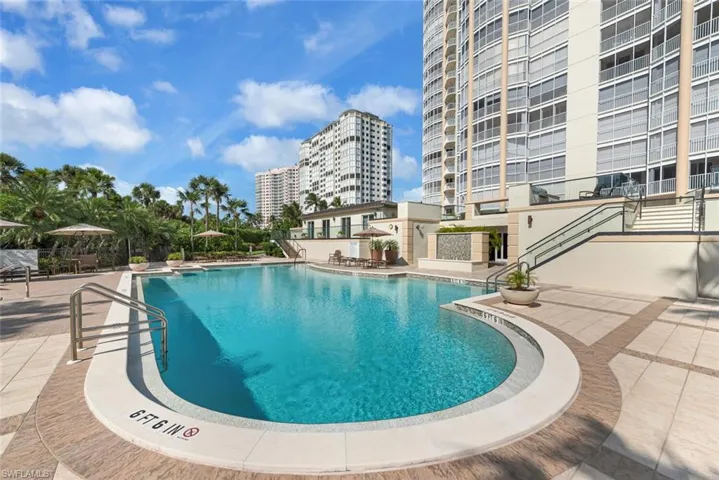 8111  Bay Colony  DR, Naples, FL 34108