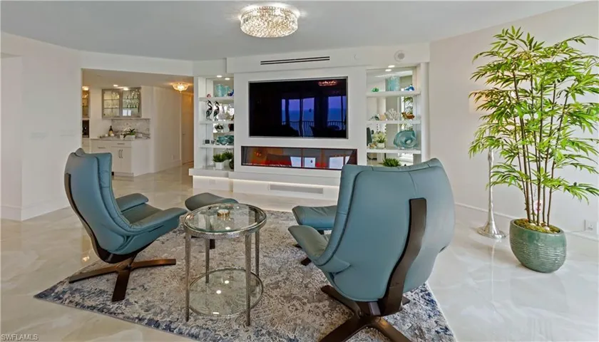 8111  Bay Colony  DR, Naples, FL 34108