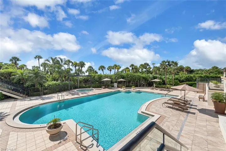 8111  Bay Colony  DR, Naples, FL 34108