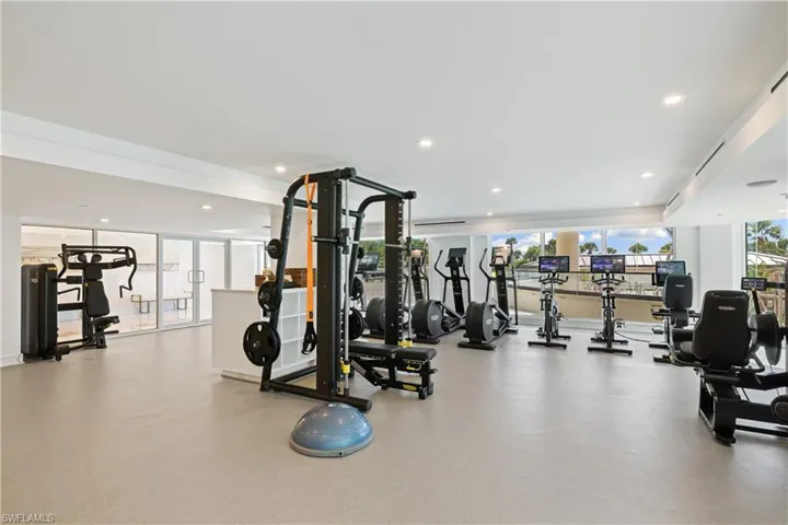 8111  Bay Colony  DR, Naples, FL 34108