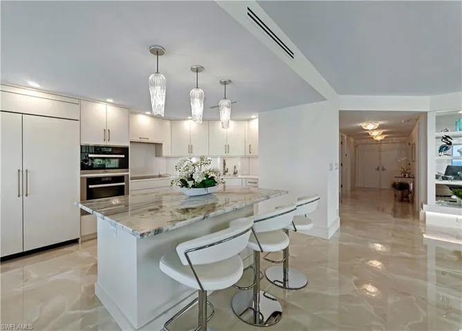 8111  Bay Colony  DR, Naples, FL 34108