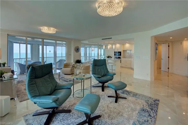8111  Bay Colony  DR, Naples, FL 34108