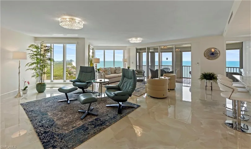 8111  Bay Colony  DR, Naples, FL 34108