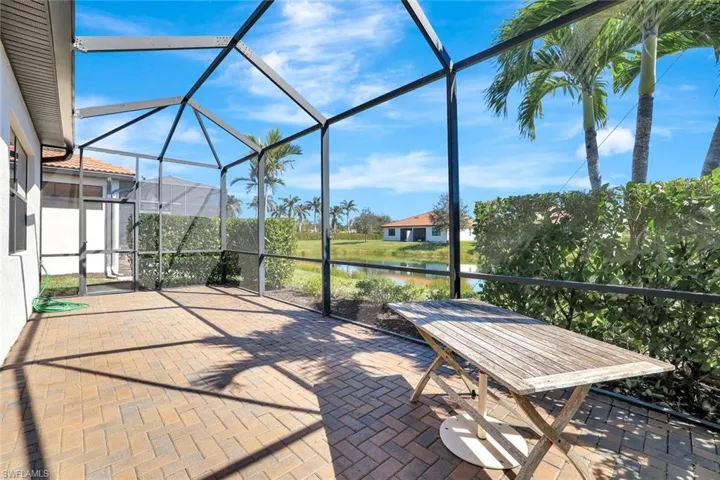 1416  Lucena S LN, Naples, FL 34113