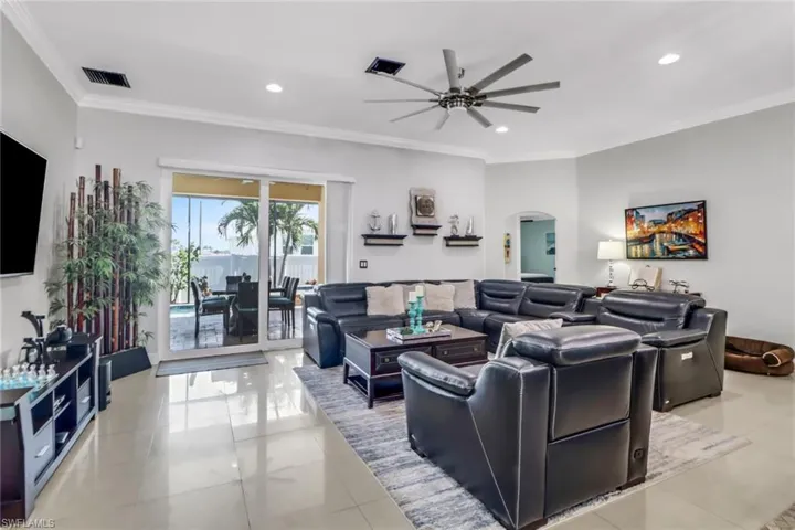 109 38th Pl, Cape Coral, Florida 33993