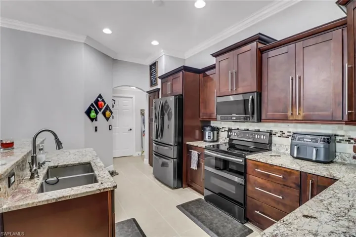 109 38th Pl, Cape Coral, Florida 33993