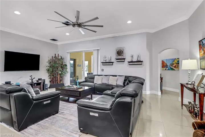 109 38th Pl, Cape Coral, Florida 33993