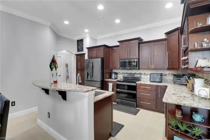 109 38th Pl, Cape Coral, Florida 33993