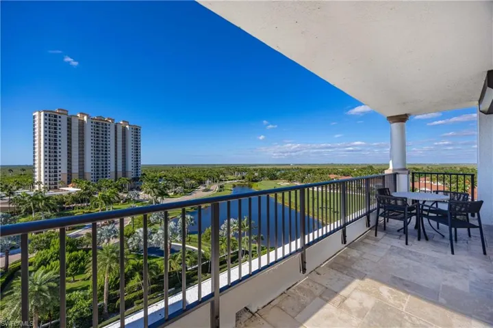 Balcony featuring outdoor dining space