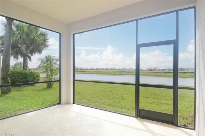 Screened-in lanai & lakeview