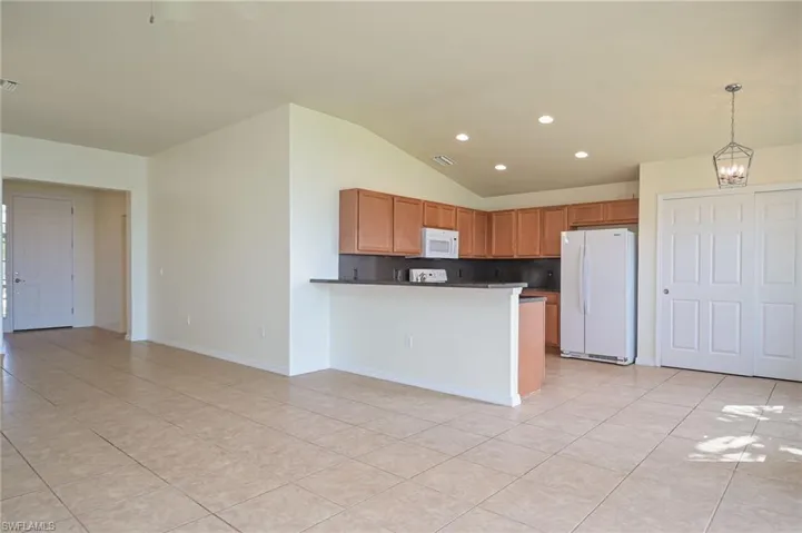 Kitchen & breakfast nook