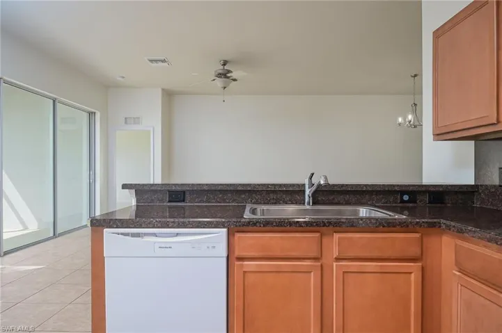 Kitchen & dining