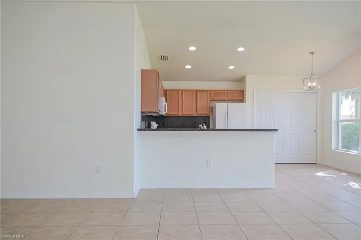 Kitchen & breakfast nook