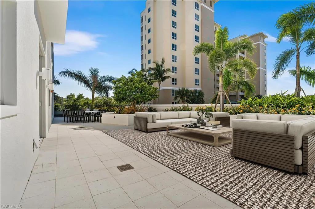 4142 Bay Beach LN, Fort Myers Beach, FL 33931,224032061