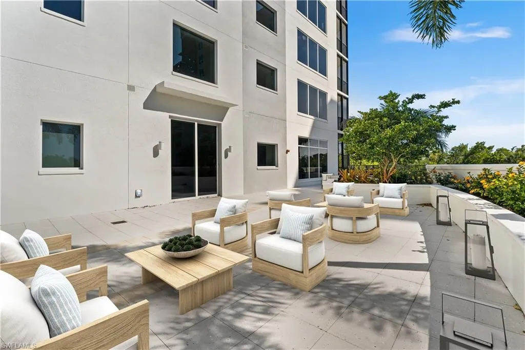 4142 Bay Beach LN, Fort Myers Beach, FL 33931,224032061