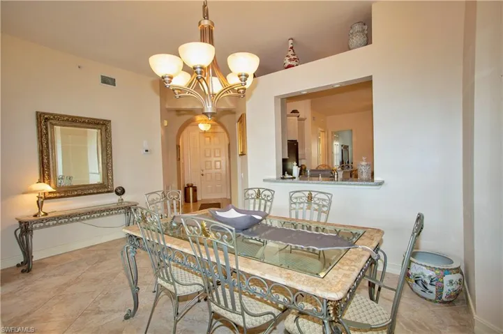 825  Bentwater  CIR, Naples, FL 34108