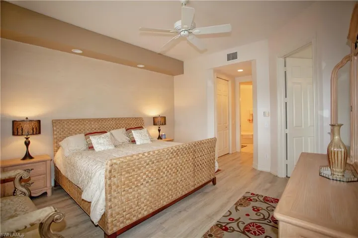825  Bentwater  CIR, Naples, FL 34108