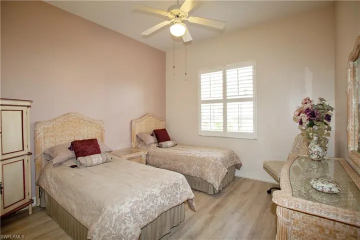 825  Bentwater  CIR, Naples, FL 34108