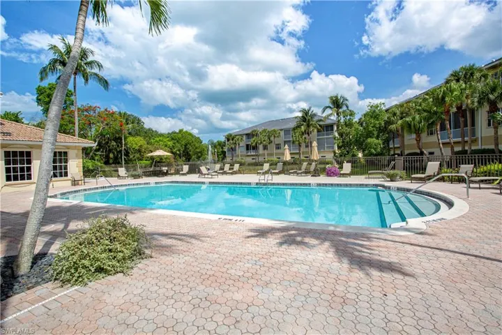 825  Bentwater  CIR, Naples, FL 34108