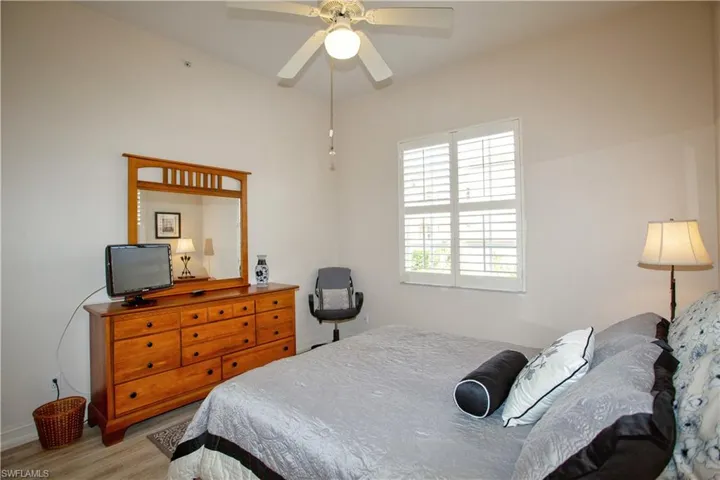 825  Bentwater  CIR, Naples, FL 34108