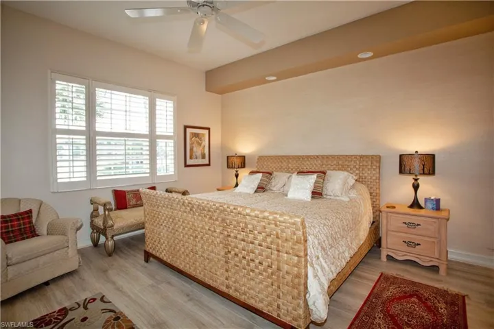 825  Bentwater  CIR, Naples, FL 34108