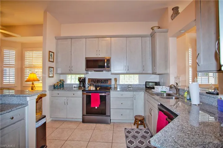 825  Bentwater  CIR, Naples, FL 34108