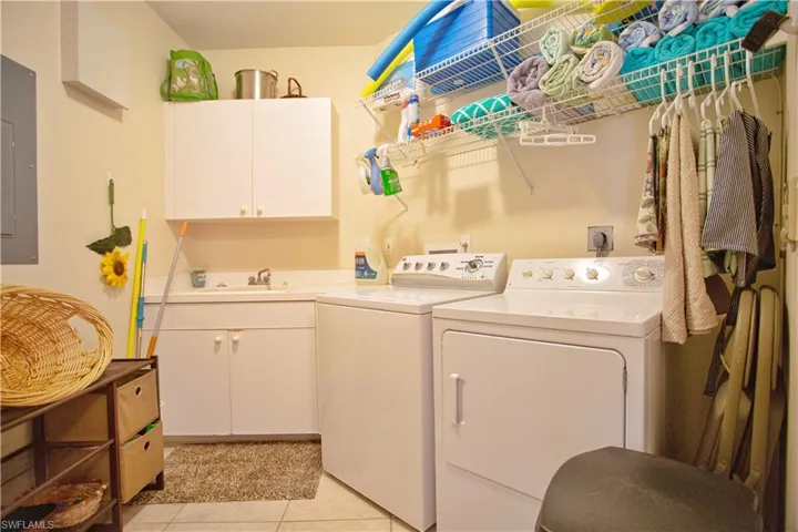 825  Bentwater  CIR, Naples, FL 34108