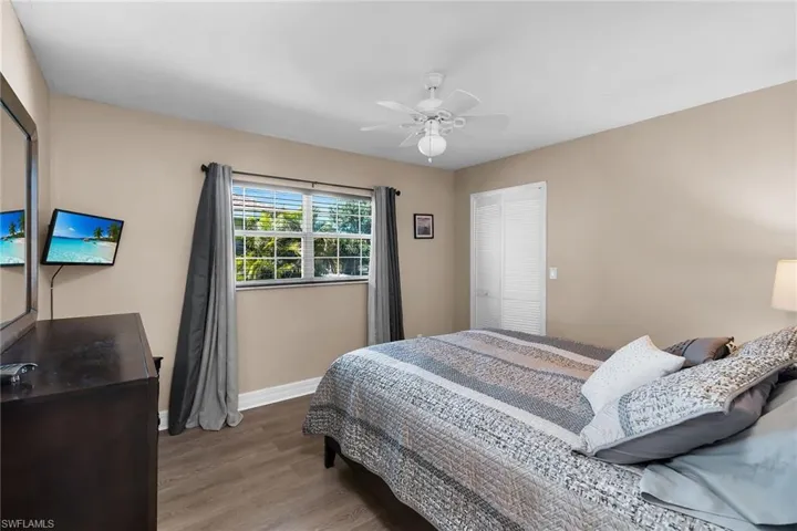 Guest Bedroom w/walk-in closet