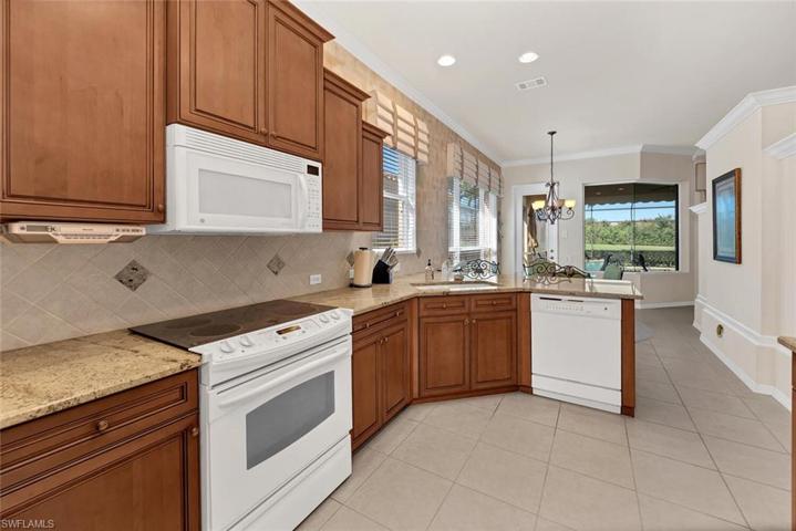 Kitchen to breakfast room