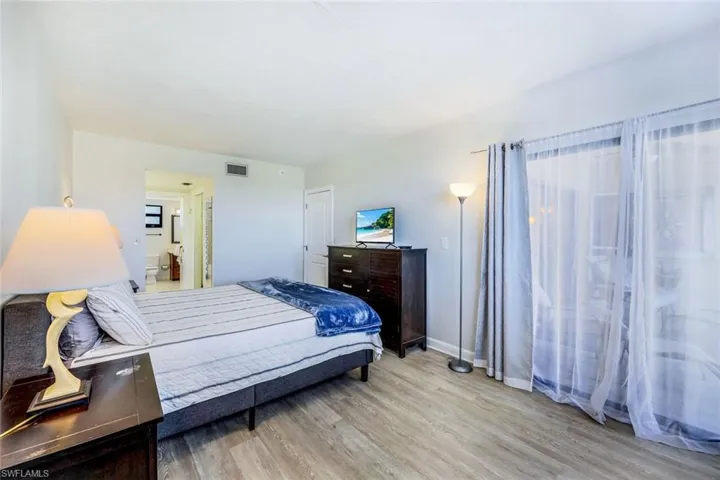 803 River Point Dr 201b, Naples, Florida 34102