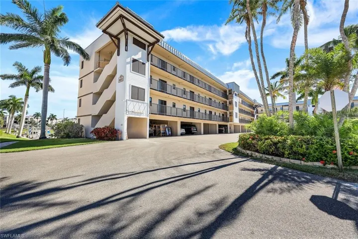 803 River Point Dr 201b, Naples, Florida 34102