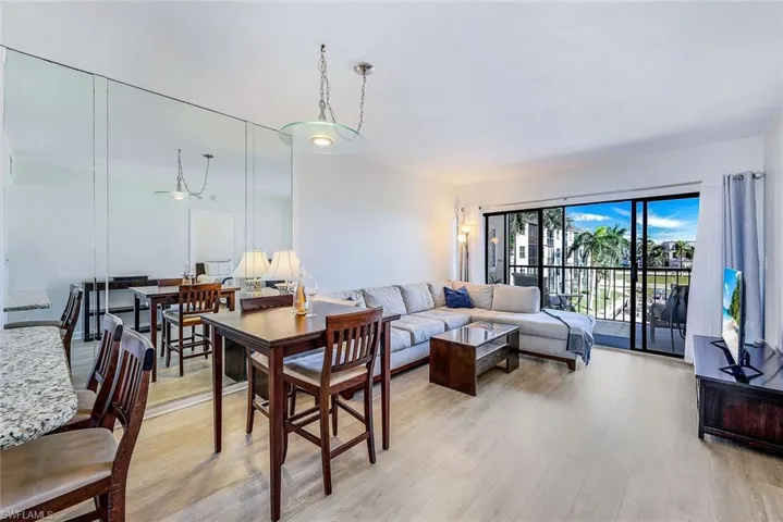 803 River Point Dr 201b, Naples, Florida 34102