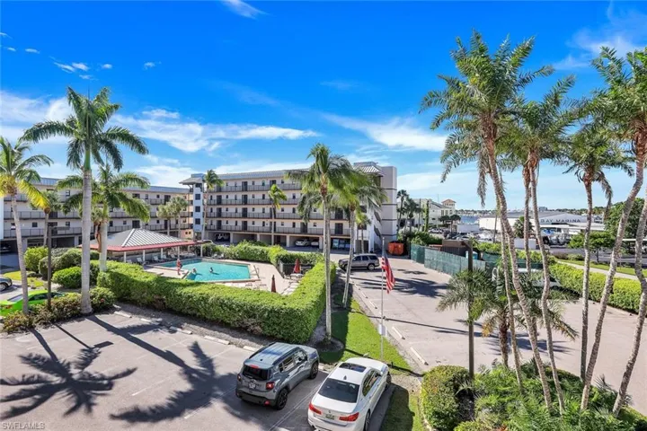 803 River Point Dr 201b, Naples, Florida 34102