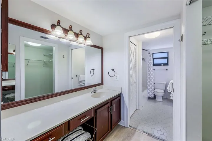 803 River Point Dr 201b, Naples, Florida 34102