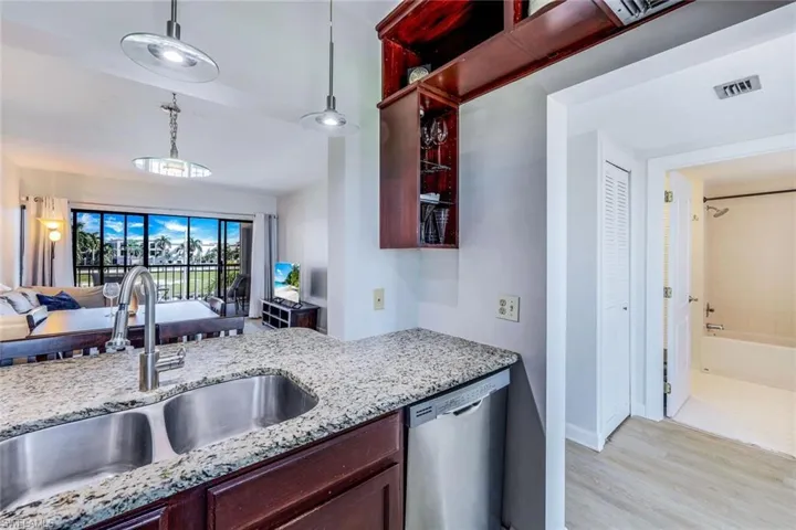 803 River Point Dr 201b, Naples, Florida 34102