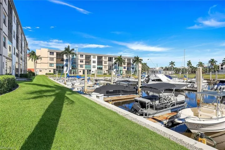 803 River Point Dr 201b, Naples, Florida 34102